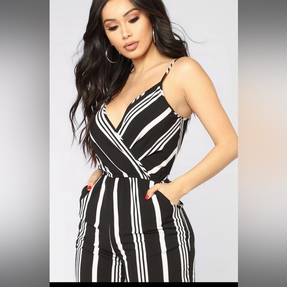 Black and white striped jumpsuit - Picture 3 of 6